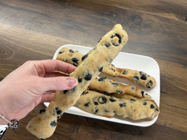 Chlebové tyčinky s olivami