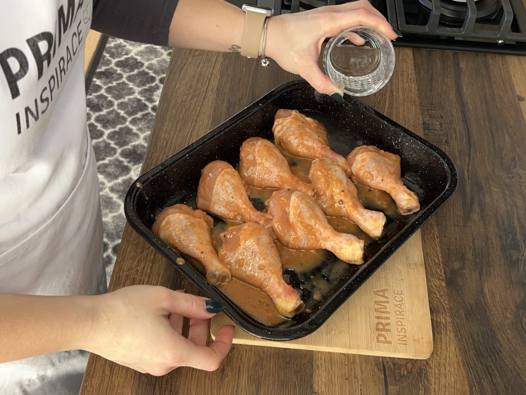 Zapečená kuřecí stehna v medovo-hořčičné omáčce