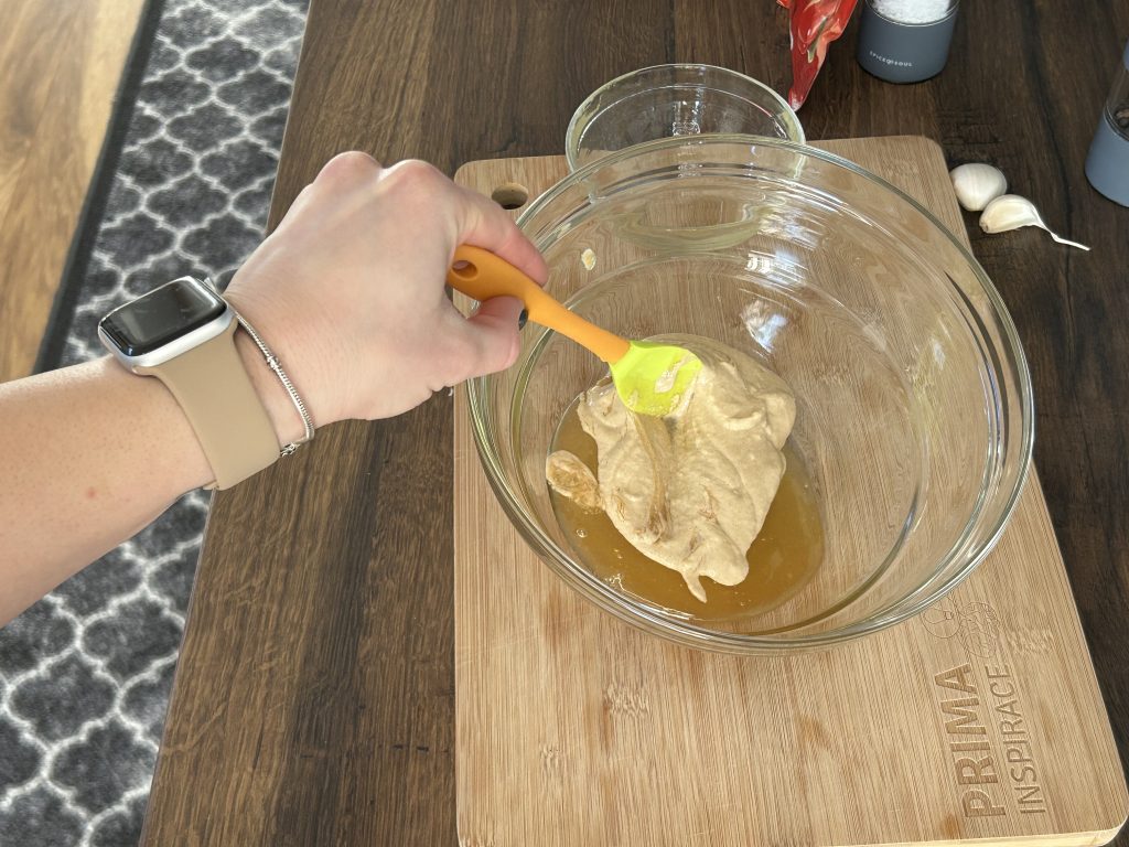 Zapečená kuřecí stehna v medovo-hořčičné omáčce