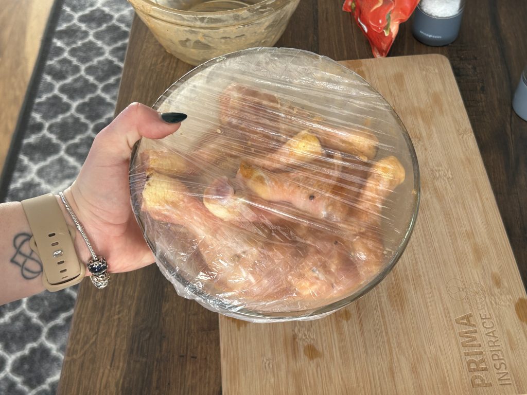 Zapečená kuřecí stehna v medovo-hořčičné omáčce