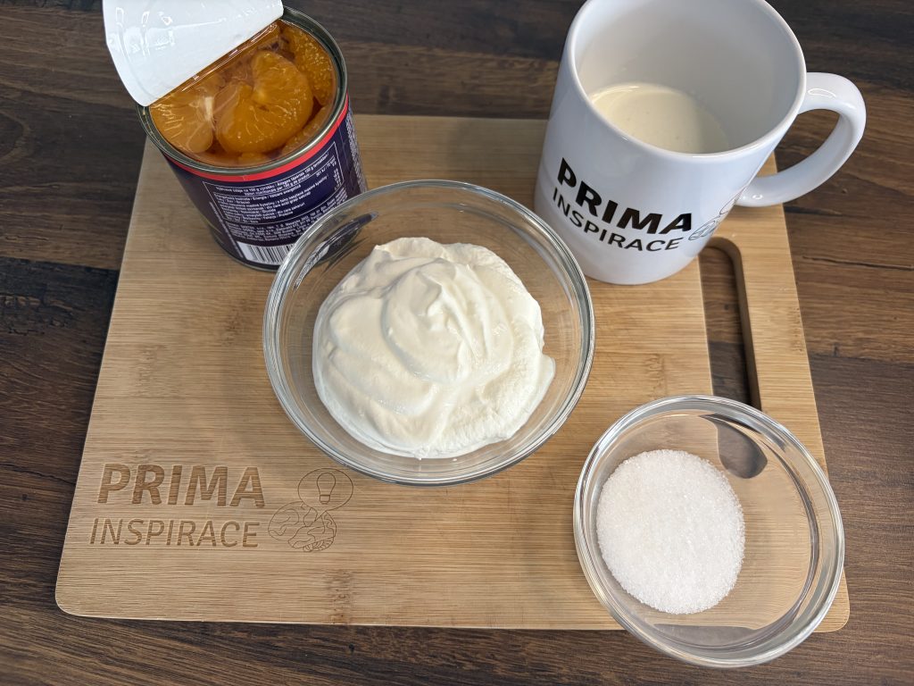 Žravé řezy s kysanou smetanou a mandarinkami – lehký, svěží a neuvěřitelně jemný dezert