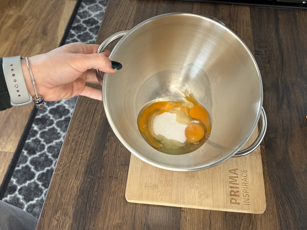 Žravé řezy s kysanou smetanou a mandarinkami – lehký, svěží a neuvěřitelně jemný dezert