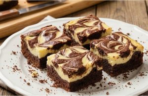 Rychlá hrnková buchta s tvarohem: Vláčný dezert hotový za pár minut Hrnková tvarohová buchta s kakaem: vláčná klasika bez vážení