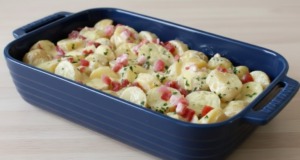 Brambory alla carbonara: Krémová pochoutka se slaninou a parmazánem Zapečené brambory ala carbonara – krémová dobrota se slaninou a parmazánem