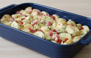 Brambory alla carbonara: Krémová pochoutka se slaninou a parmazánem Zapečené brambory ala carbonara – krémová dobrota se slaninou a parmazánem