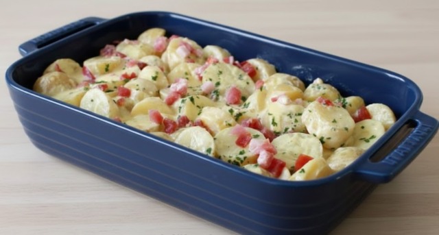 Zapečené brambory ala carbonara – krémová dobrota se slaninou a parmazánem Zapečené brambory ala carbonara – krémová dobrota se slaninou a parmazánem