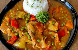 Vepřová pečeně po cikánsku: Bohatá omáčka s lečem a hráškem Cikánská pečeně se zeleninou a jasmínovou rýží – poctivá klasika