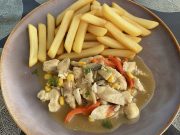 Jen pár surovin a jedna pánev: Jednoduchý recept na kuřecí čínu, který zvládne i začátečník