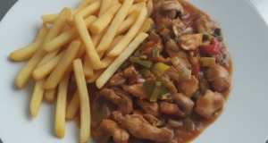 Kuřecí směs s hranolky: Rychlý a snadný recept