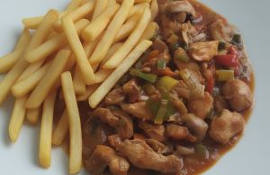 Kuřecí směs s hranolky: Rychlý a snadný recept