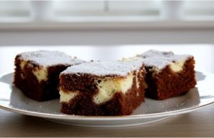 Vláčná hrnková buchta s tvarohem Hrnečková kakaová buchta s tvarohem a pudinkem (extra vláčná)