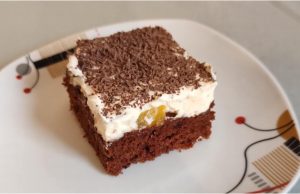 Vynikající řezy s broskvemi, Nutellou a krémem z mascarpone Čokoládovo-broskvové řezy s Nutellou a mascarpone krémem