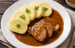 Vepřové plátky na hořčici: Poctivá česká klasika, která nikdy nezklame Vepřové plátky na hořčici – poctivá omáčka jako z české restaurace