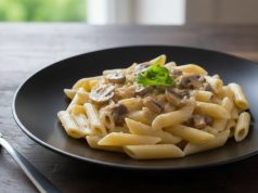 Těstoviny s houbovou omáčkou a sýrem: krémový oběd z jednoho hrnce