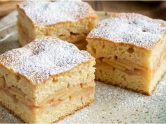 Jablečný kynutý koláč s jahodovým pudinkem – vláčný i druhý den