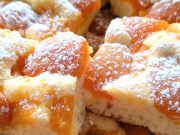 Nadýchaná hrnková bublanina s kompotovaným ovocem – rychlá a vláčná