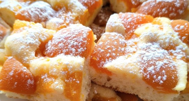 Nadýchaná hrnková bublanina s kompotovaným ovocem – rychlá a vláčná