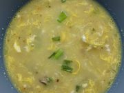 Zasmažená kmínová polévka s vejcem: Hřejivá klasika, která pohladí po duši Poctivá kmínová polévka s vejcem a nudlemi – tradiční česká klasika