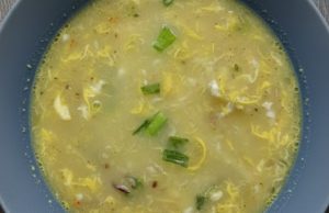 Zasmažená kmínová polévka s vejcem, kterou musíte vyzkoušet Poctivá kmínová polévka s vejcem a nudlemi – tradiční česká klasika