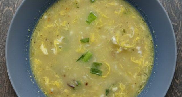 Poctivá kmínová polévka s vejcem a nudlemi – tradiční česká klasika