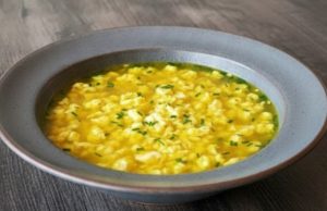 Blesková kmínová polévka s vaječným kapáním: Zahřeje i pohladí Kmínová polévka s vaječným kapáním: tradiční česká klasika