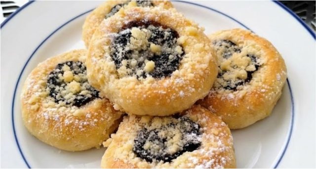 Rychlé smetanové koláčky bez dlouhého kynutí – měkké a vláčné