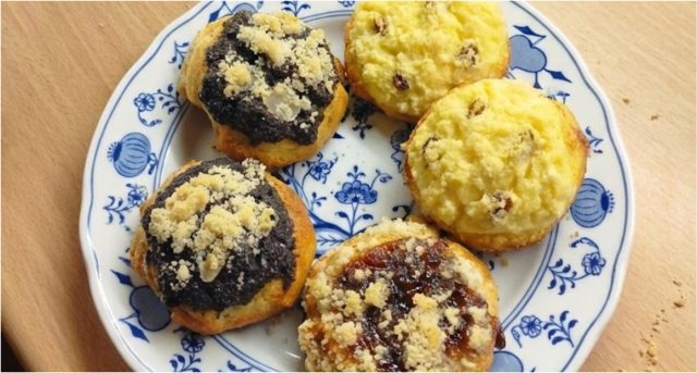 Poctivé posvícenské koláčky z kynutého těsta – tvaroh, mák i povidla