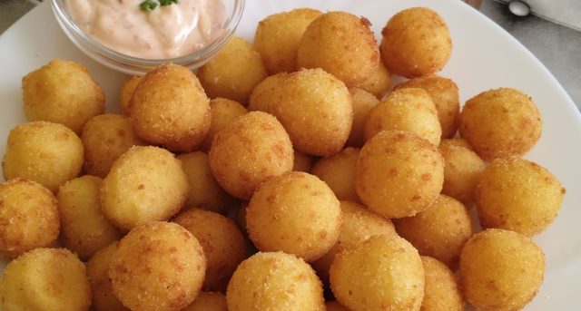 Domácí bramborové krokety se sýrem: Křupavé zvenku, vláčné uvnitř