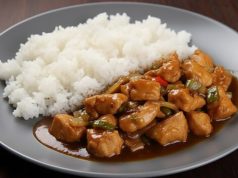 Kuřecí maso na čínský způsob se zeleninou a sójovou omáčkou