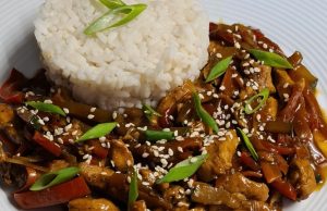 Zdravá a chutná kuřecí čína s rýží