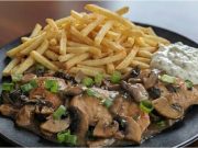 Kuřecí medailonky se žampiony: Blesková minutka plná chuti Kuřecí medailonky se žampiony – rychlý luxusní oběd na pánvi