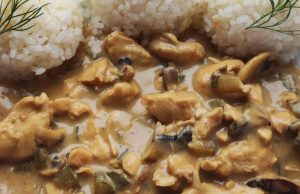 Kuřecí nudličky na žampionech s rýží – jednoduchá klasika pro každý den