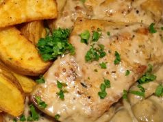 Kuřecí maso na žampionech se smetanovou omáčkou a americkými bramborami