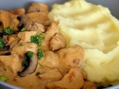 Jemné kuřecí se žampiony a smetanou: S bramborovou kaší chutná nejlépe! Kuřecí maso na smetaně se žampiony – krémová omáčka jako z restaurace
