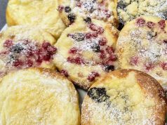 Kynuté koláče s tvarohem, rybízem, povidly a drobenkou – voňavá klasika českých kuchyní