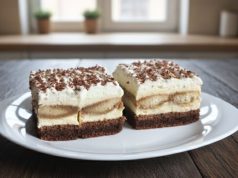 Nebeské řezy se šlehačkou a kávovými piškoty: Dezert, který se rozplývá na jazyku Nebeské řezy se šlehačkou a kávovými piškoty