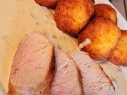 Vepřová panenka s nivovou omáčkou a domácími kroketami: Luxusní oběd jako z restaurace