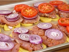 Zapečená vepřová pečeně s bramborami: Sytý oběd z jednoho pekáče Zapečená vepřová pečeně na bramborách se sýrem a majonézou