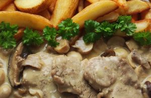 Vepřová panenka s krémovou houbovou omáčkou