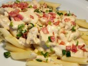 Těstoviny s kuřecím masem v krémové sýrové omáčce – rychlá večeře jako z restaurace