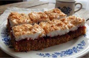 Pěnový ořech: Fantastický ořechový koláč se sněhovou čepicí Pěnový ořech – vláčný ořechový koláč se sněhem a džemem