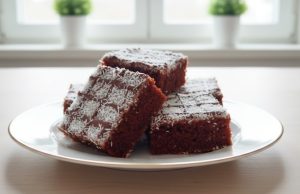 Luxusní kefírová buchta: Neuvěřitelně vláčný moučník s vůní medu a rumu Vláčná kefírová buchta s medem, rozinkami a citronovou polevou