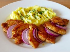 Pivní rarášci z kuřecího masa: šťavnaté kousky s bramborovou kaší a dipem