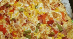 Bramborová pizza se šunkou a mozzarellou: Křupavá dobrota bez mouky Bramborová pizza bez těsta – křupavý základ se sýrem hotový raz dva