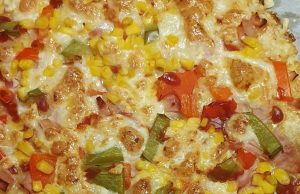 Bramborová pizza se šunkou a mozzarellou: Křupavá dobrota bez mouky Bramborová pizza bez těsta – křupavý základ se sýrem hotový raz dva