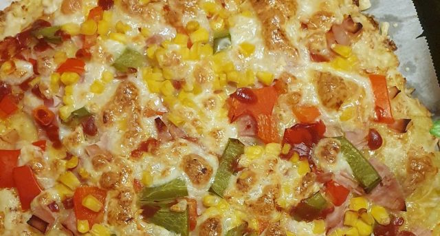 Bramborová pizza bez těsta – křupavý základ se sýrem hotový raz dva
