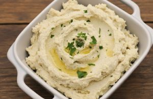 Tofu pomazánka s česnekem: Svěží rychlovka pro každého milovníka pomazánek Jarní tofu pomazánka s česnekem: Svěží rychlovka pro každého milovníka pomazánek