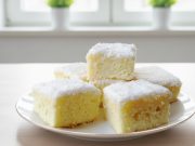 Sněhová vločka – hrnkový koláč se smetanou a kokosem, který je neuvěřitelně vláčný