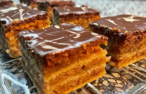 Gerbeaud řezy (Žerbó) – legendární dezert s ořechy, marmeládou a čokoládou