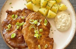 Vepřové řízky v nadýchaném těstíčku s brambory